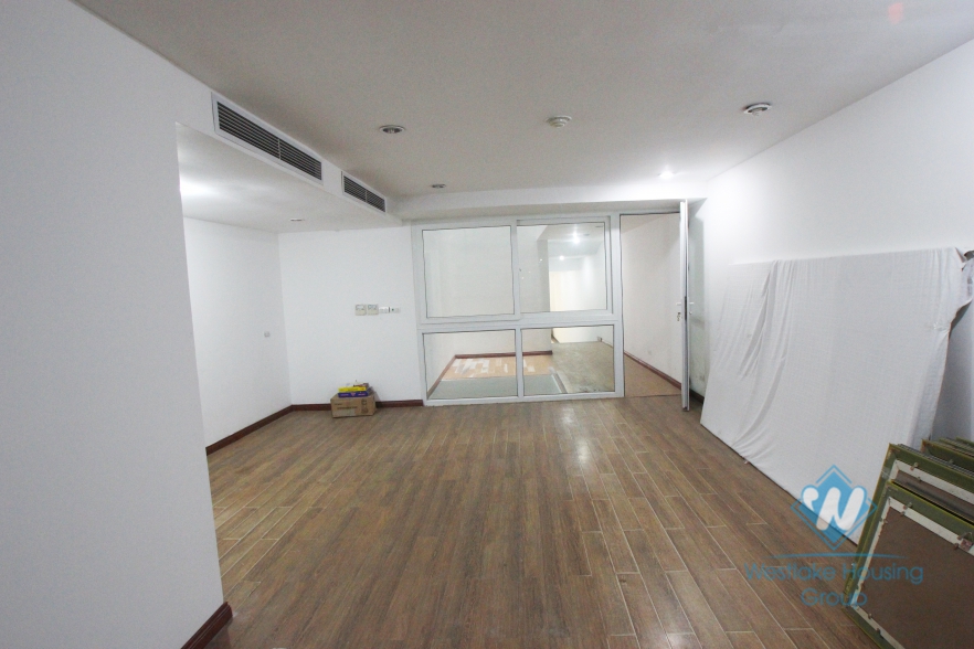 Beautiful office/ shop for rent in Ba Dinh District, Hanoi